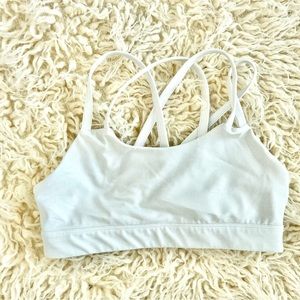 Curves’n’Combatboots white shimmer sports bra
